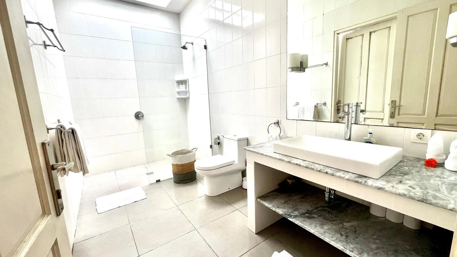 Villa Bella - Walking Distance To The Beach Canggu  Canggu (Bali)